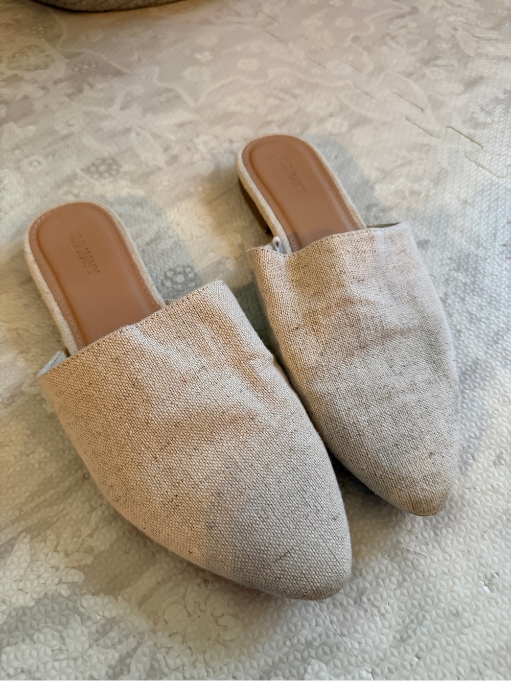 Old Navy Women’s Pointed Toe Slip-On Mules in Beige Linen